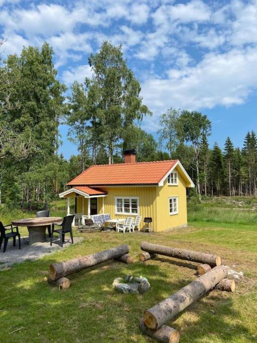 Villa Dalslands-Torp Naera Vattnet Mellerud Exterior foto