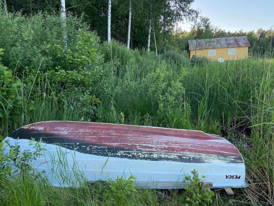 Fint Torp Nara Vattnet Med Tillgang Till Bat. Mellerud Exterior foto